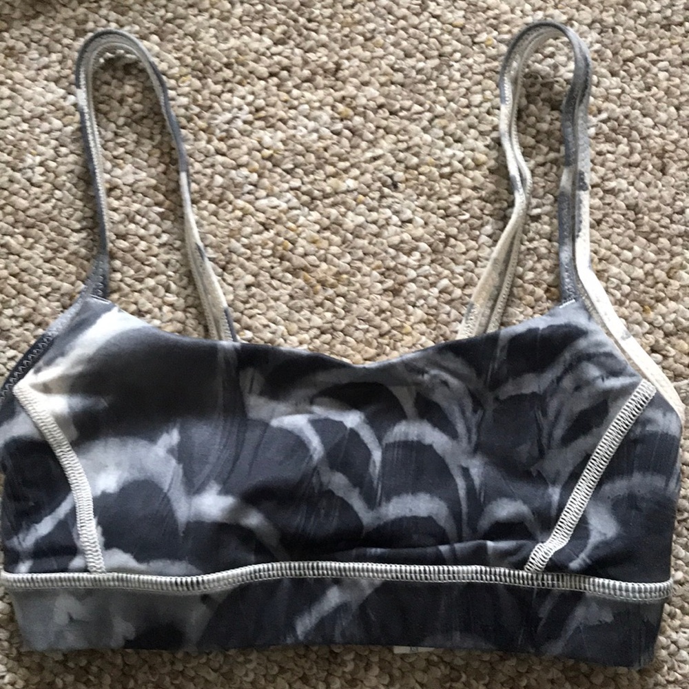 Lululemon sports bra